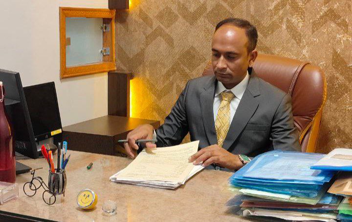 Property lawyer offering legal consultation services in Kolkata
