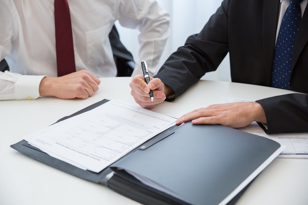 Advocate providing property dispute resolution services in Kolkata